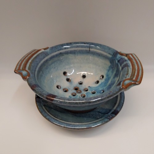 Click to view detail for #220509 Berry Bowl & Plate Blue $29.50